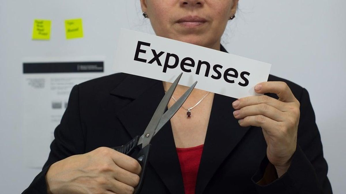 Businesswoman uses sustainability to reduce business costs