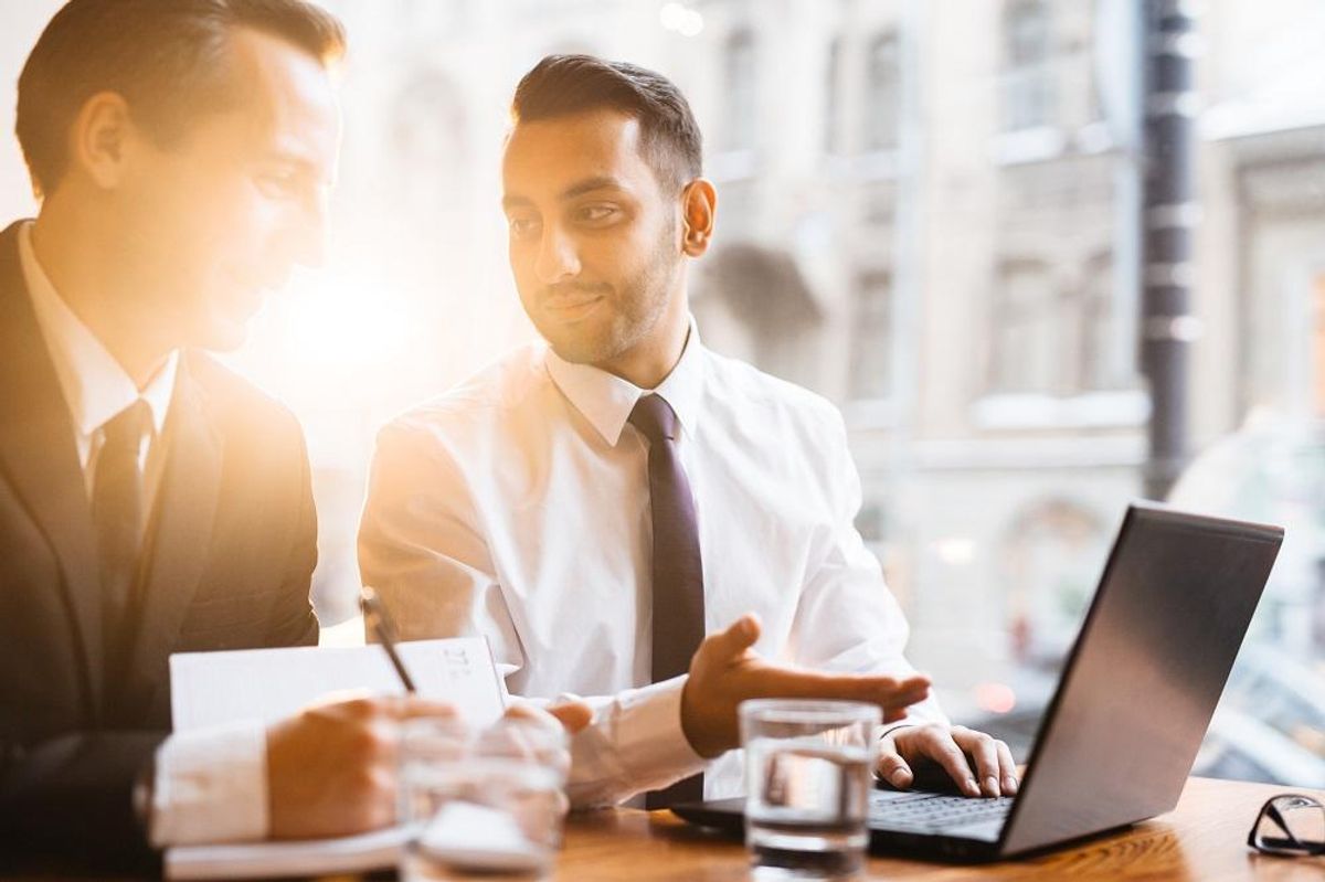 Discussion of traders