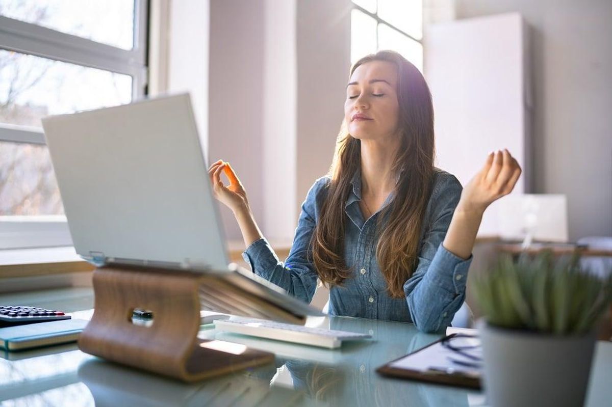 Entrepreneur doing yoga to increase her mindfulness