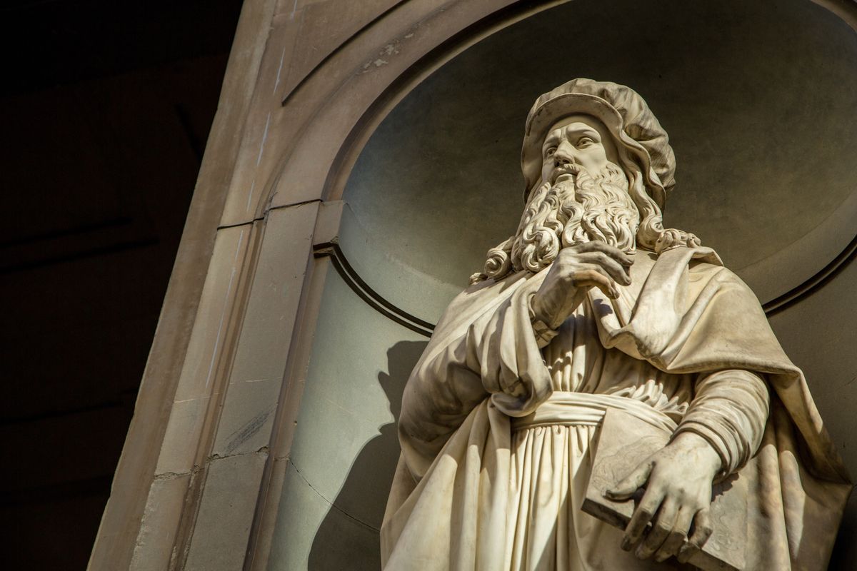 Leonardo da vinci statue artist in Florence