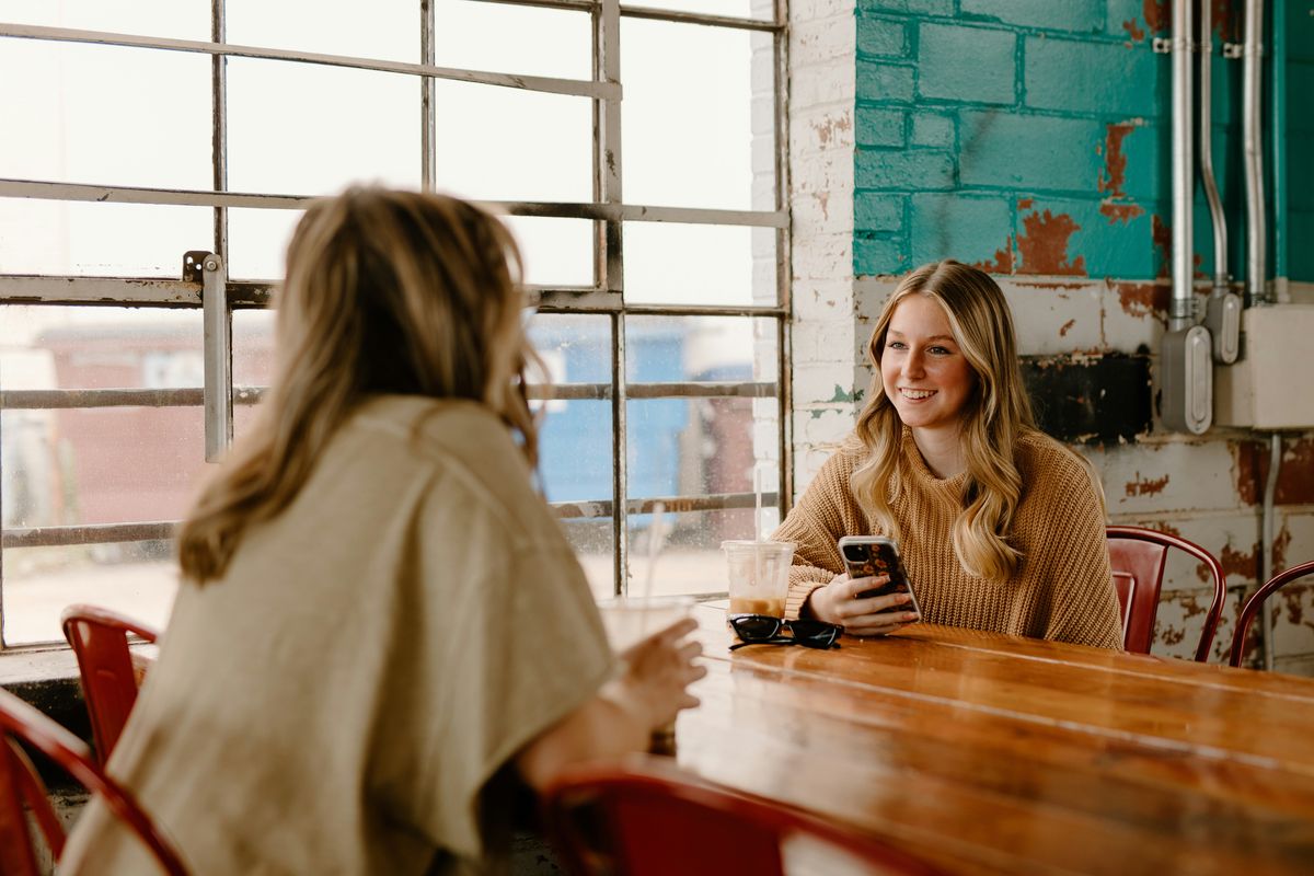 Two entrepreneurs chatting over coffee